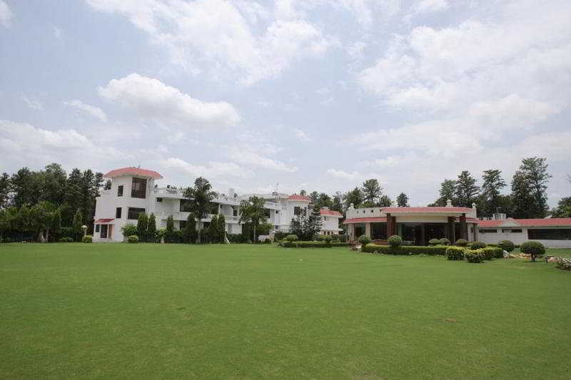 Hotel Clark Greens Delhi  Exterior photo